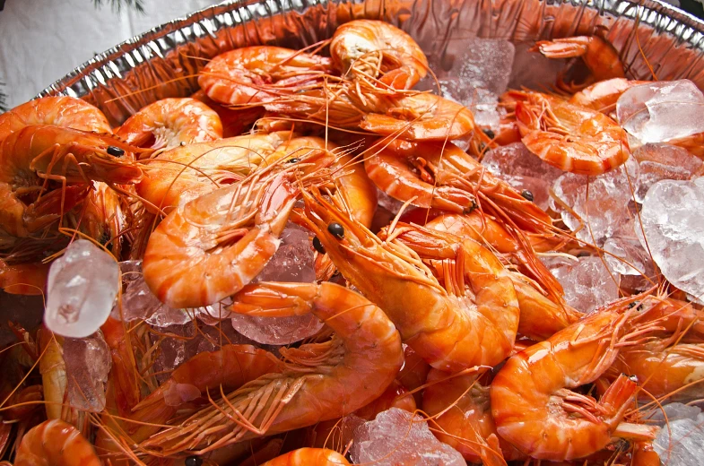 a basket full of shrimp sitting on top of ice, spanish, 6 pack, thumbnail, fan favorite