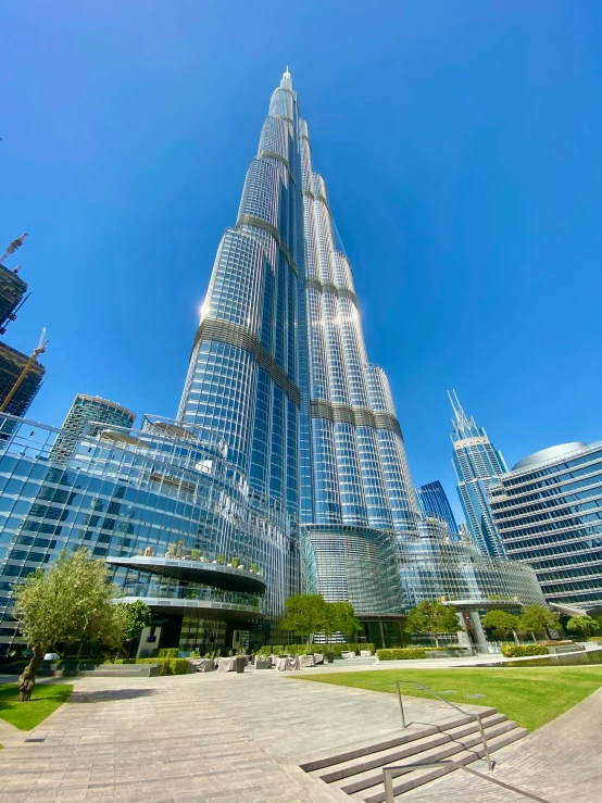 a very tall building in the middle of a city, dubai, profile image