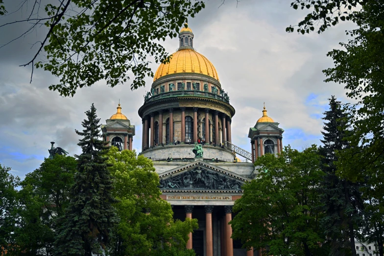 a large building with a golden dome surrounded by trees, by Serhii Vasylkivsky, pexels contest winner, baroque, square, header text”, green and gold, 000 — википедия