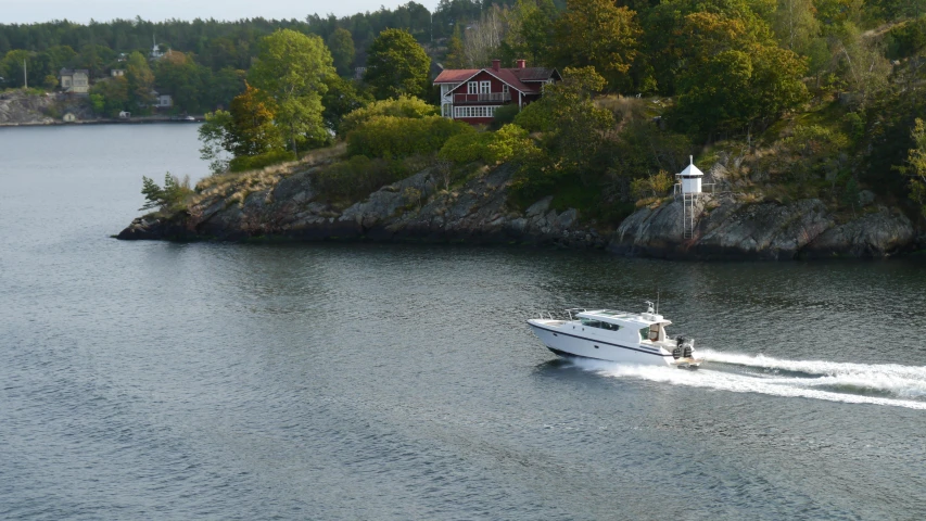 a boat traveling down a large body of water, a picture, by Jens Jørgen Thorsen, private press, in a scenic environment, hestiasula head, high resolution photo, high angle shot