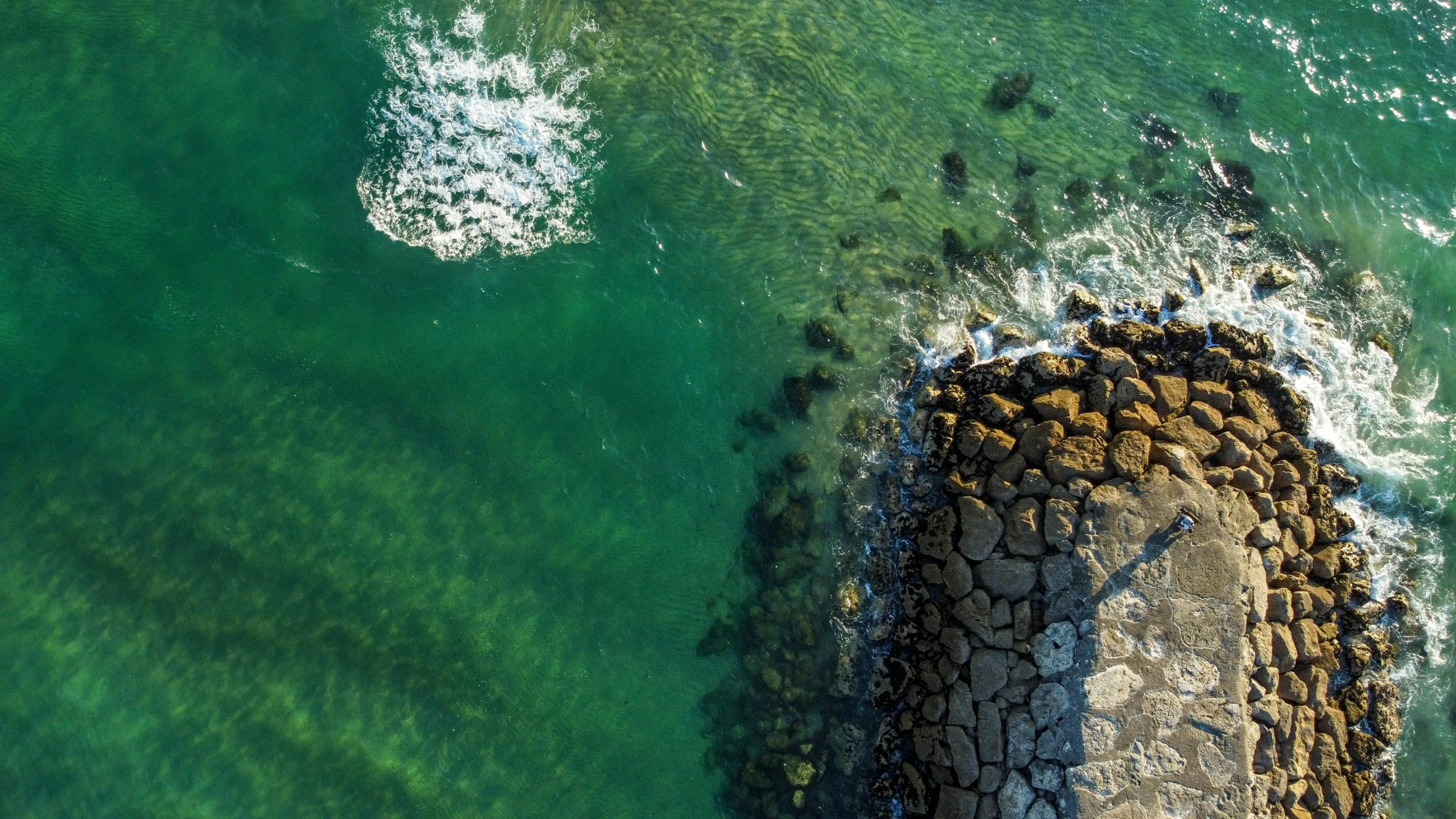 an aerial view of a large body of water, pexels contest winner, emeralds, near a jetty, rock pools, super high resolution