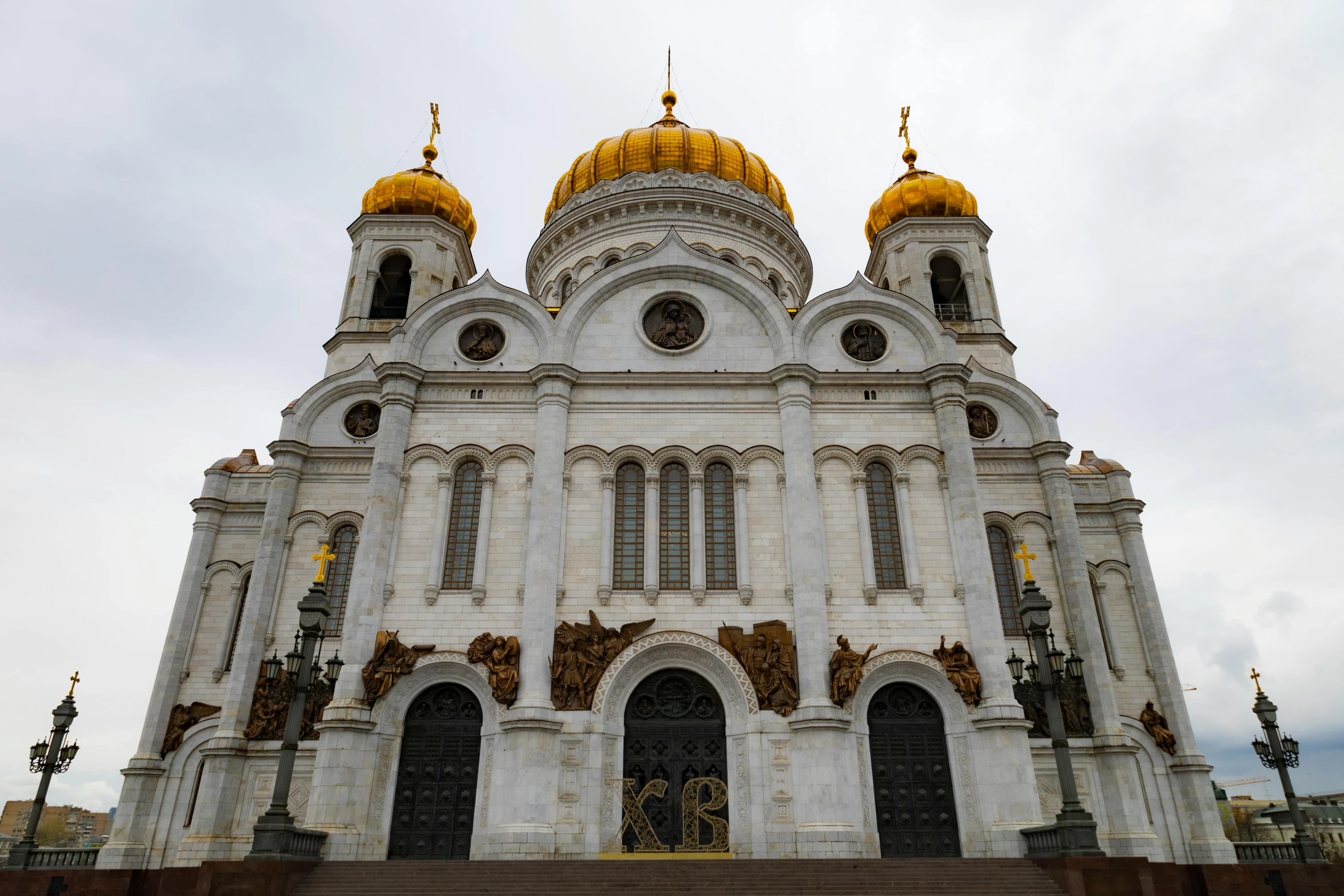 a large white building with gold domes on top of it, pexels contest winner, baroque, suspiria, square, 000 — википедия, color image