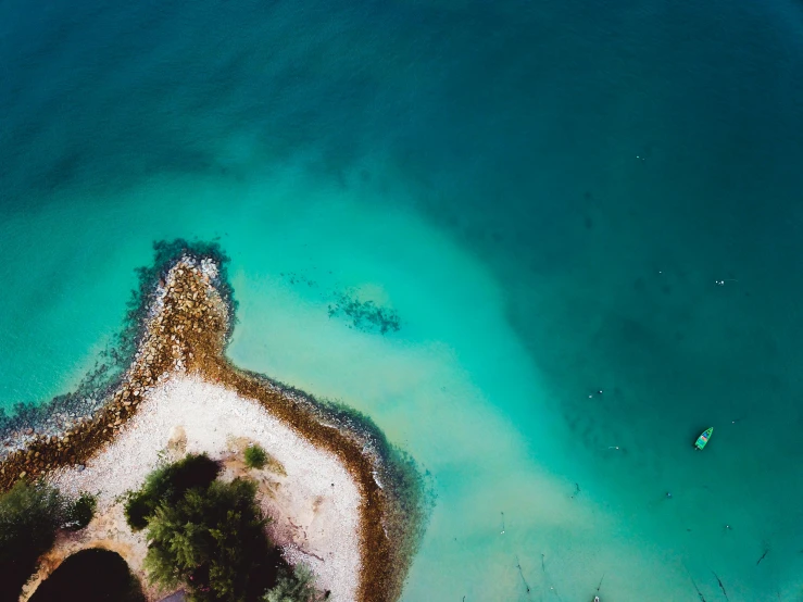 an aerial view of a body of water, pexels contest winner, turqouise, thumbnail, on an island, shallow depth