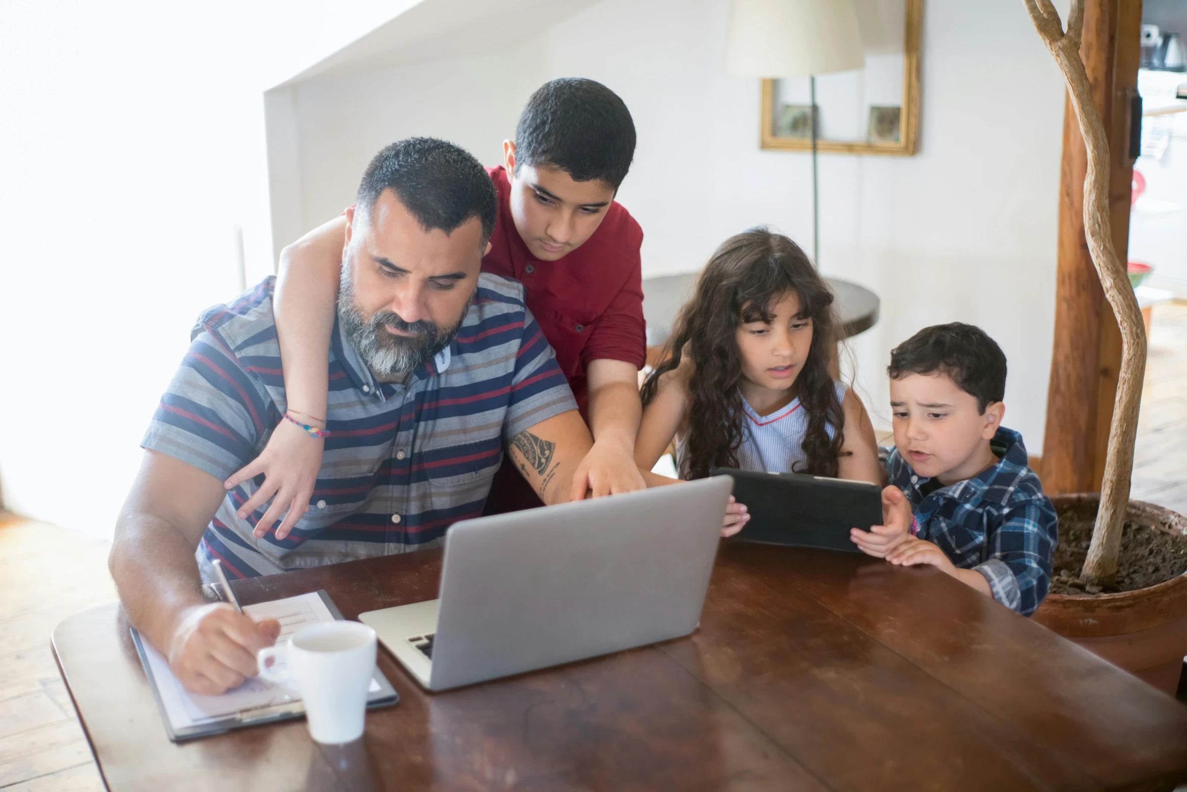 a group of people sitting around a table looking at a laptop, dad energy, thumbnail, spanish, multiple stories