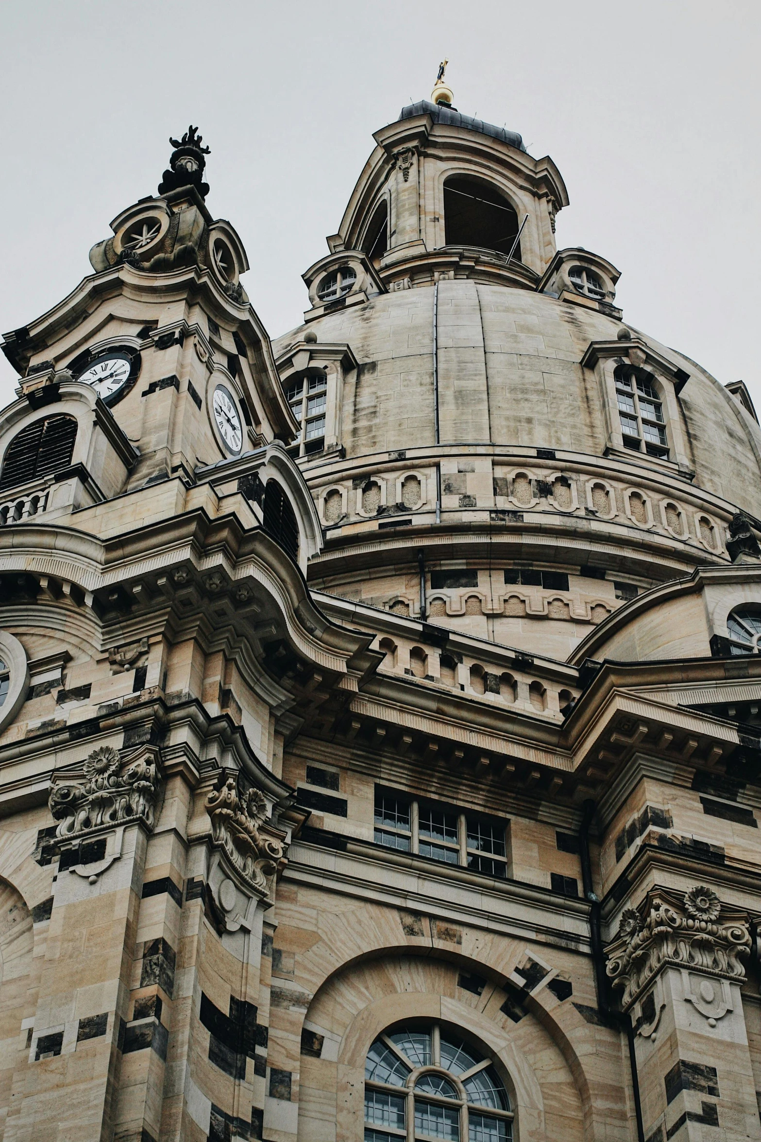 a large building with a clock on the front of it, inspired by Christopher Wren, pexels contest winner, baroque, lots de details, berkerk, intricate wrinkles, low quality photo