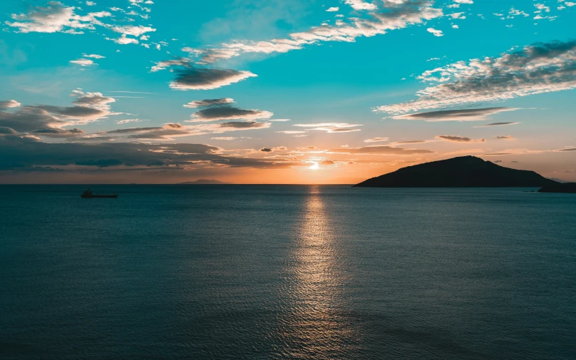 the sun is setting over a body of water, pexels contest winner, turquoise horizon, thumbnail, 8k octan photo, seaview