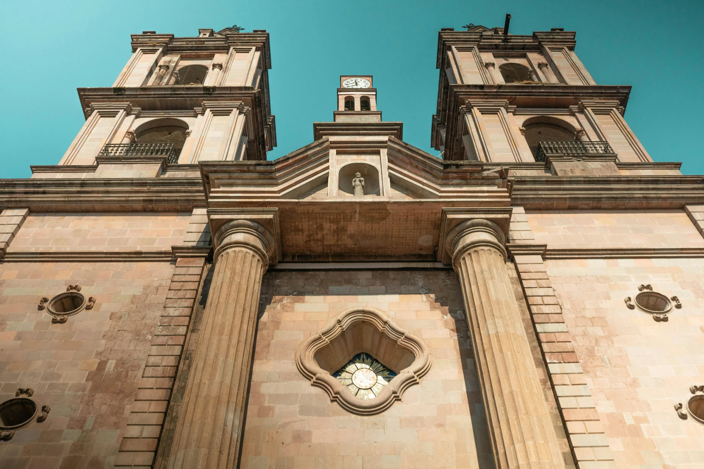 a tall building with a clock on the front of it, pexels contest winner, baroque, shipibo, chrome cathedrals, albuquerque, large pillars