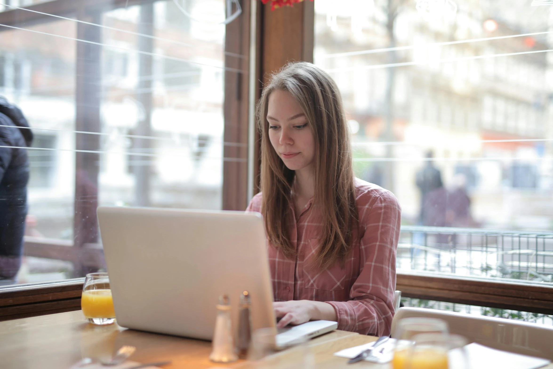 a woman sitting at a table with a laptop, pexels contest winner, hr ginger, carson ellis, 2 5 6 x 2 5 6 pixels, casually dressed