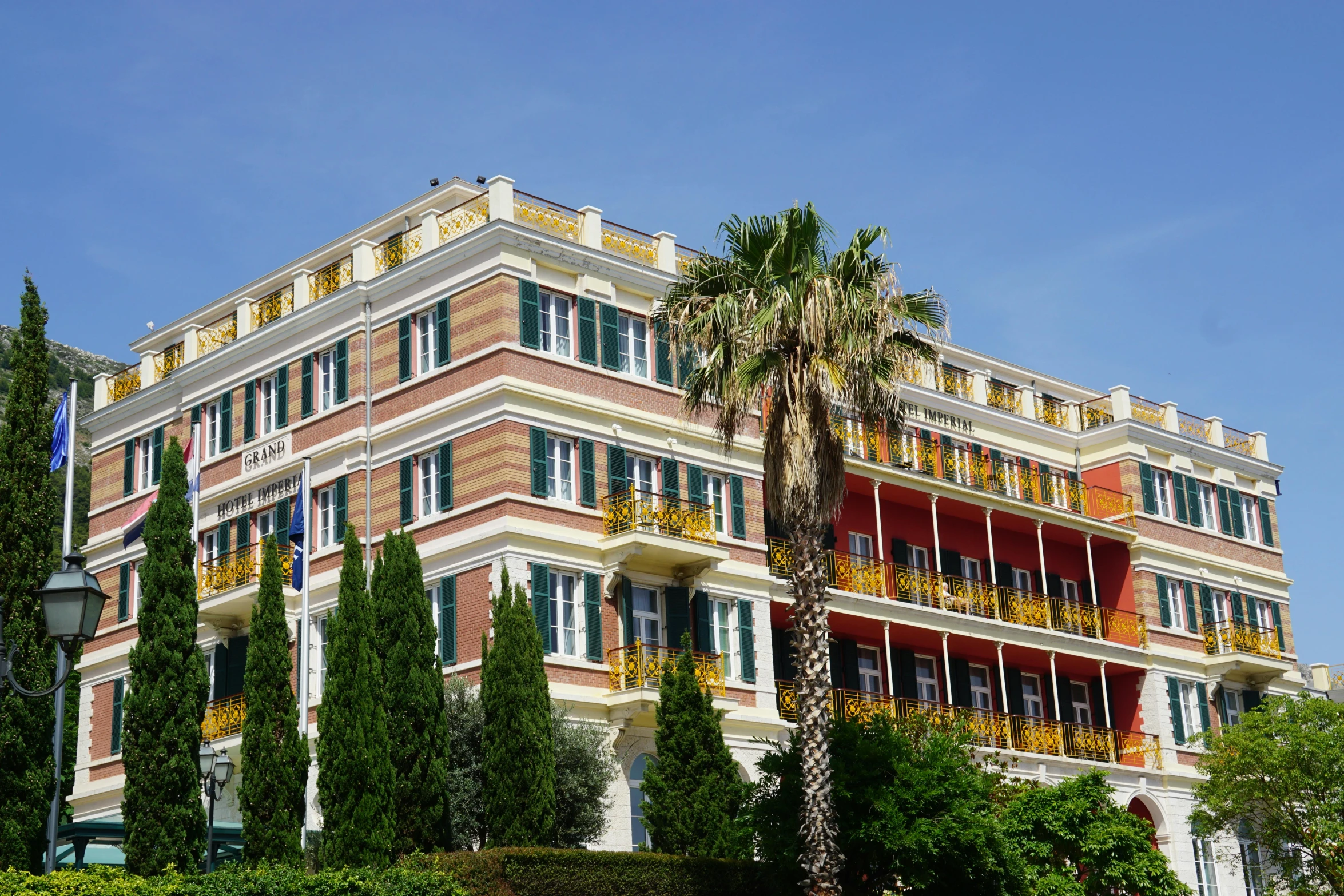 a building with balconies and windows is shown