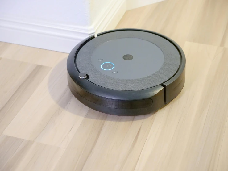 a robot that is sitting on the floor, top lid, black circle, clean and pristine design, a close up shot