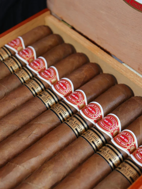 a box of cigars sitting on top of a table, red left eye stripe, thumbnail, lots de details, in a row