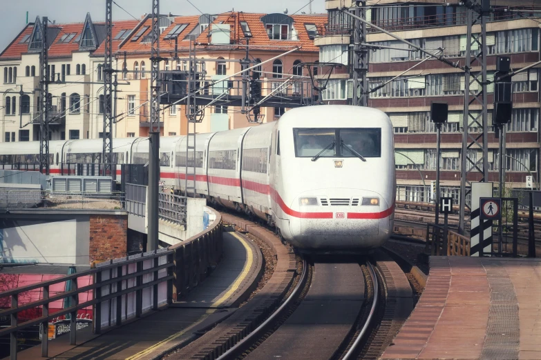 a large long train on a steel track, by Kristian Zahrtmann, pexels contest winner, 2 5 6 x 2 5 6 pixels, charging through city, 🚿🗝📝, spanish