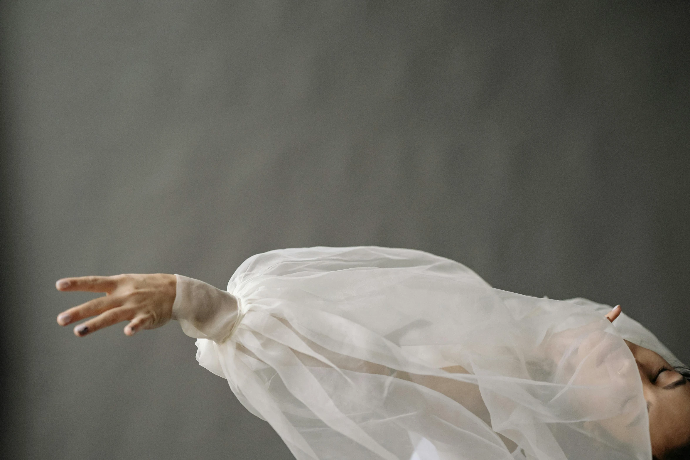 a woman wearing a veil on her head