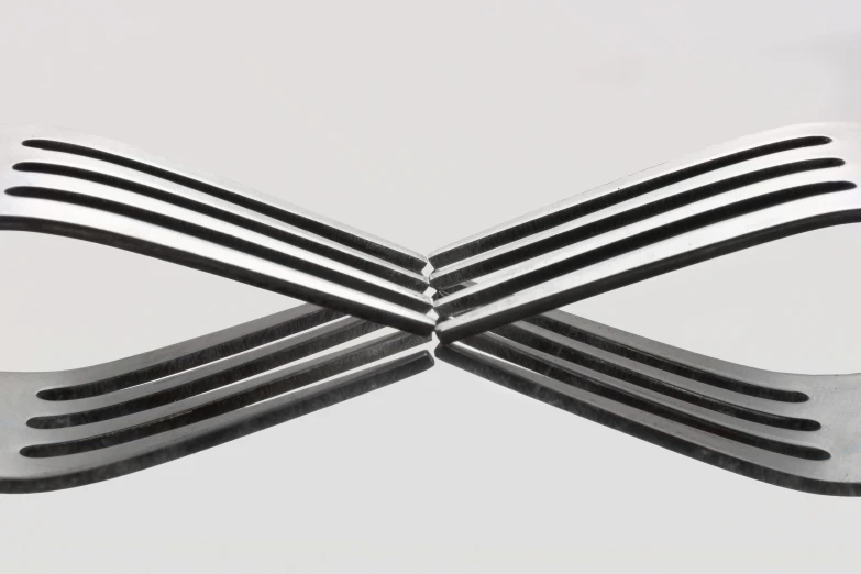 six forks are stacked together with one in the middle