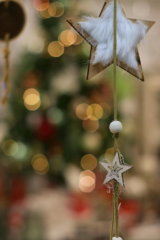 a decoration featuring white and star ornaments on the end