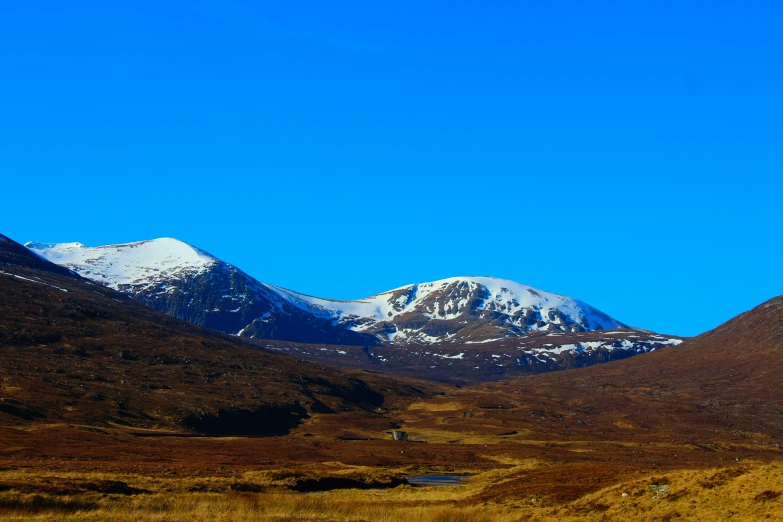 a mountain range is shown from the valley