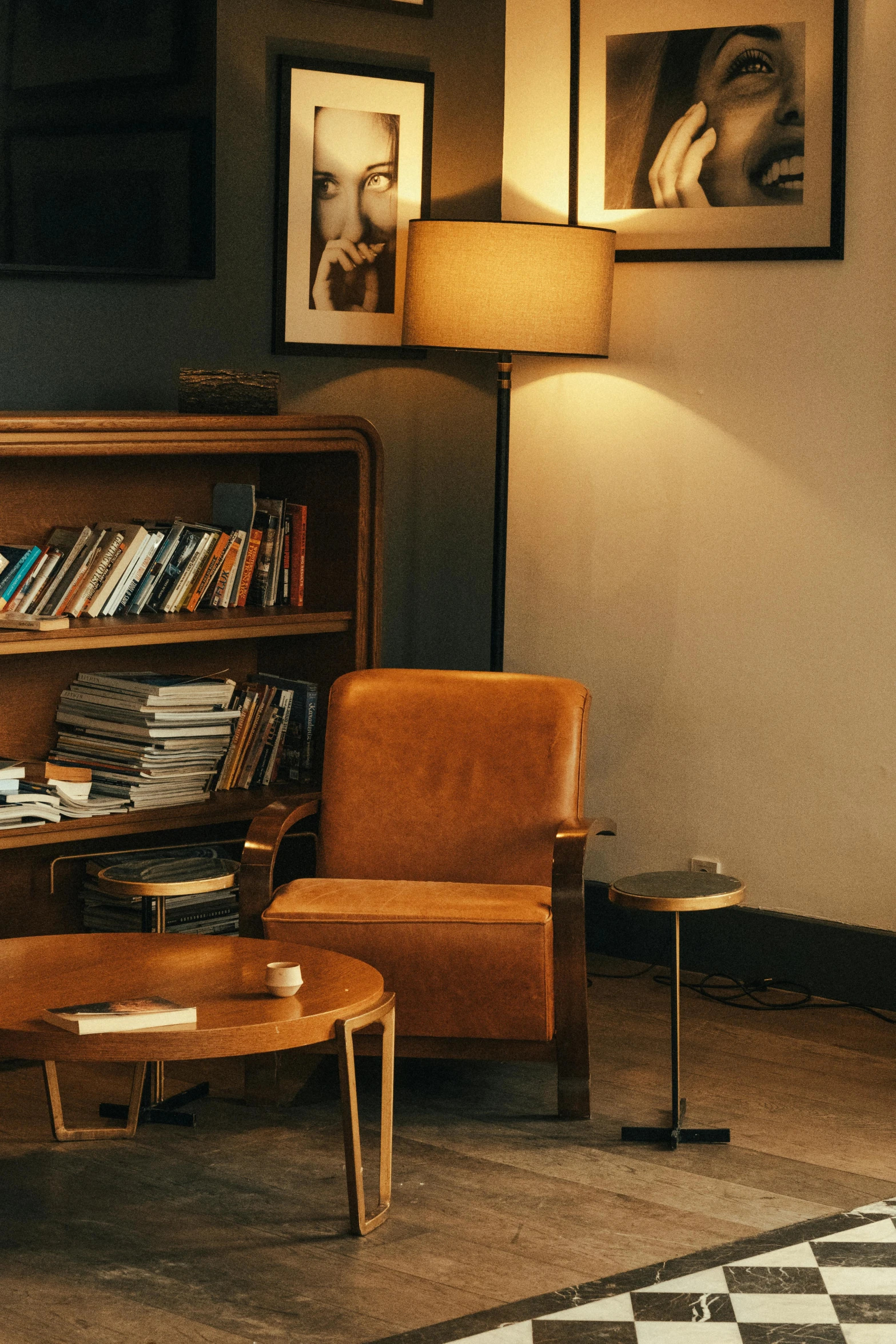 a brown chair and a black desk in a room