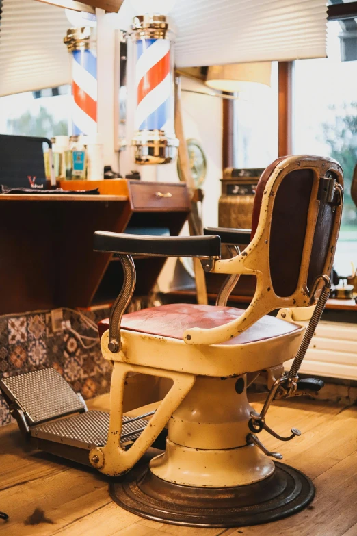 an old barber chair and its tray sitting on a table
