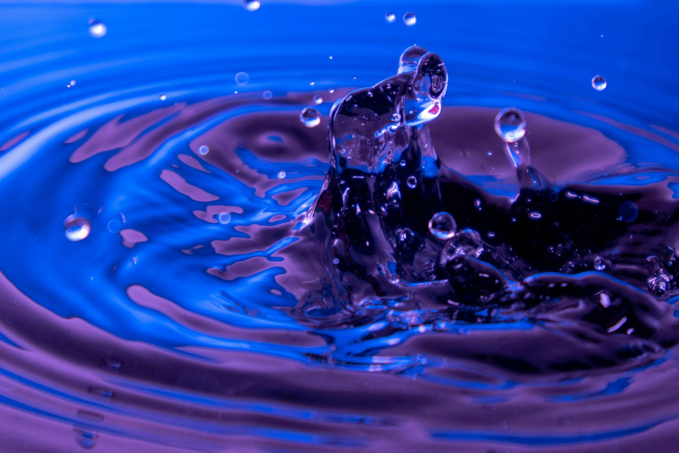 water splashing in the blue pool and making a drop