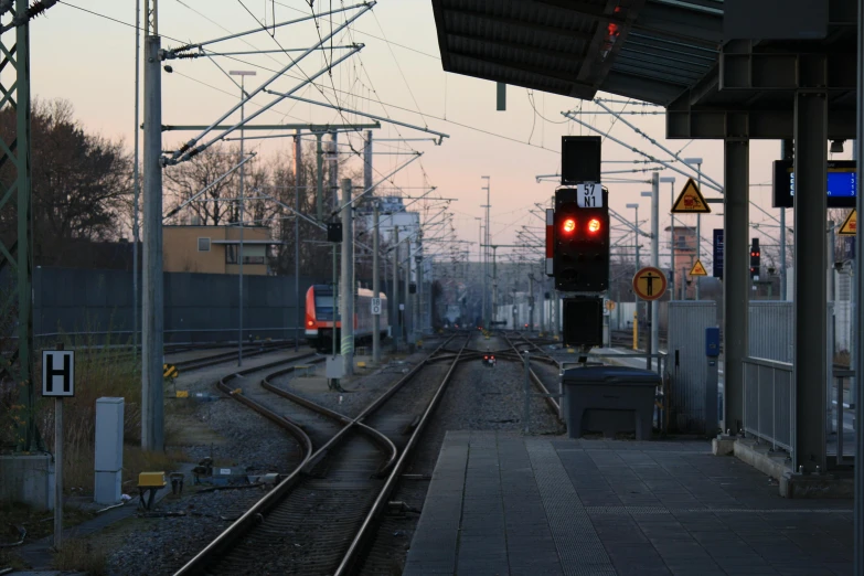 red stoplight in the middle of train tracks