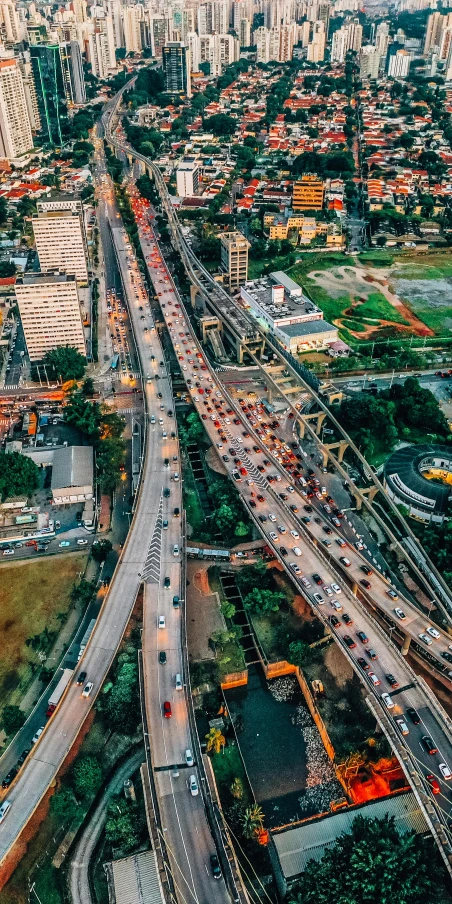 a city filled with lots of traffic next to tall buildings, by Alejandro Obregón, pexels contest winner, overpass, thailand, aerial footage, 🚿🗝📝