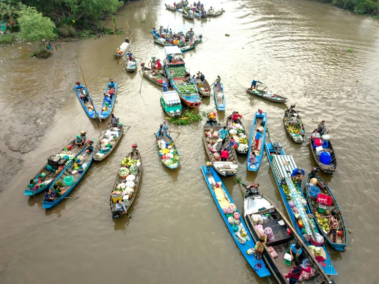 a river filled with lots of boats filled with people, pexels contest winner, phuoc quan, thumbnail, dezeen, small canoes