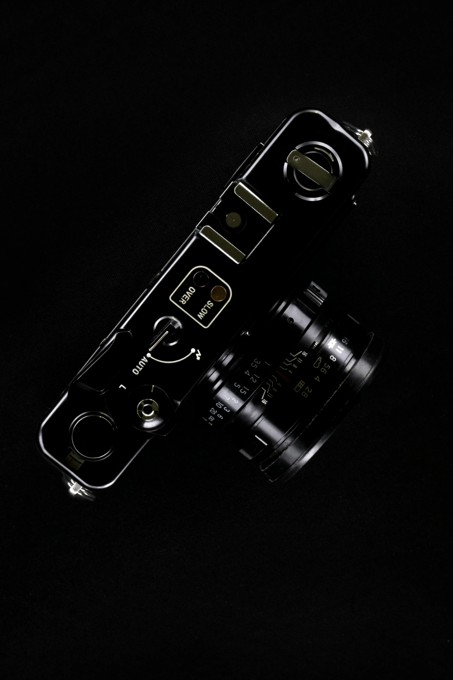 a close up of a camera on a black background, hyperrealistic n- 4, ✨🕌🌙, f/8.0, flikr