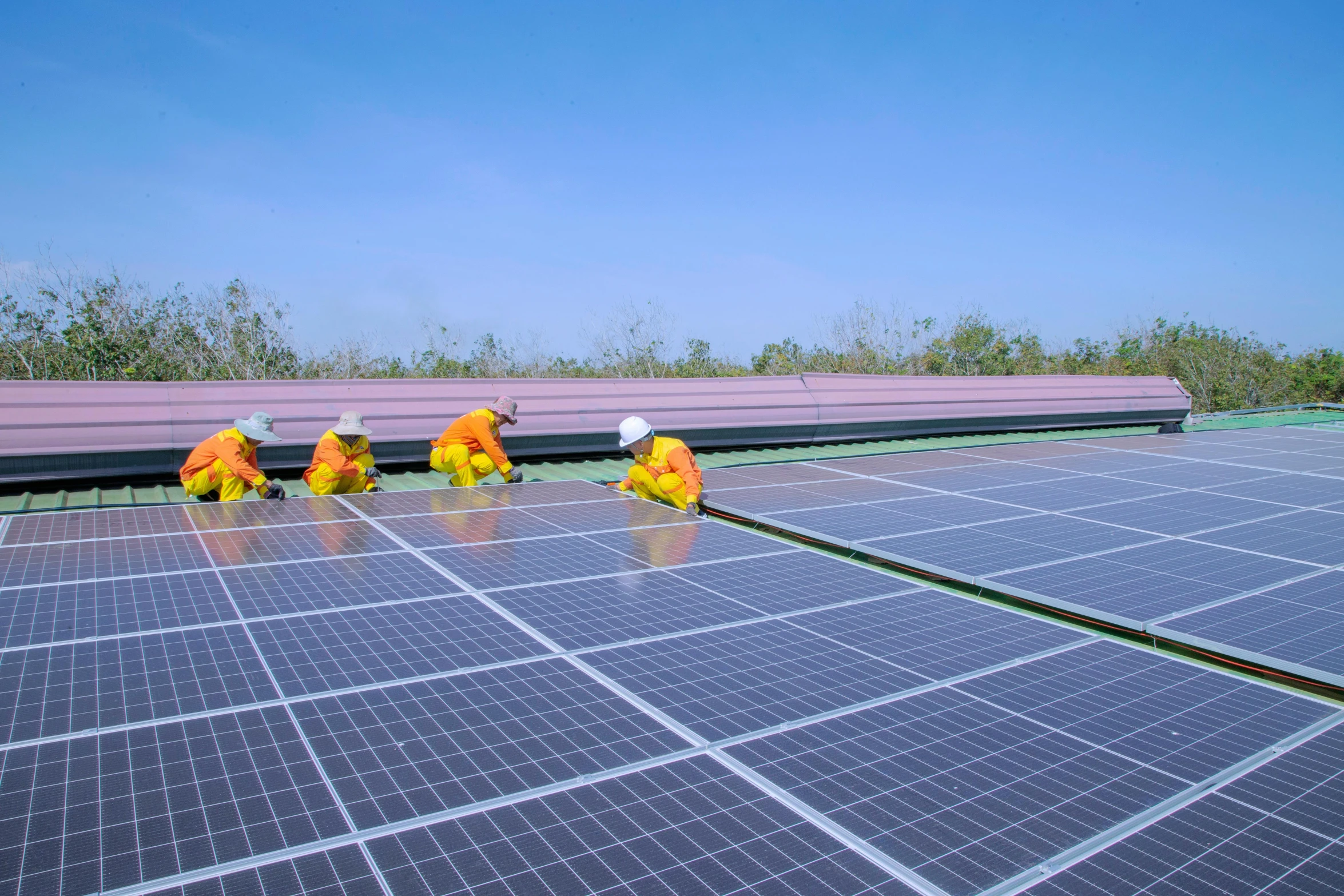 workers installing solar panels on the roof of a building, by Xul Solar, photorealism, slide show, patiphan sottiwilaiphong, thumbnail, green