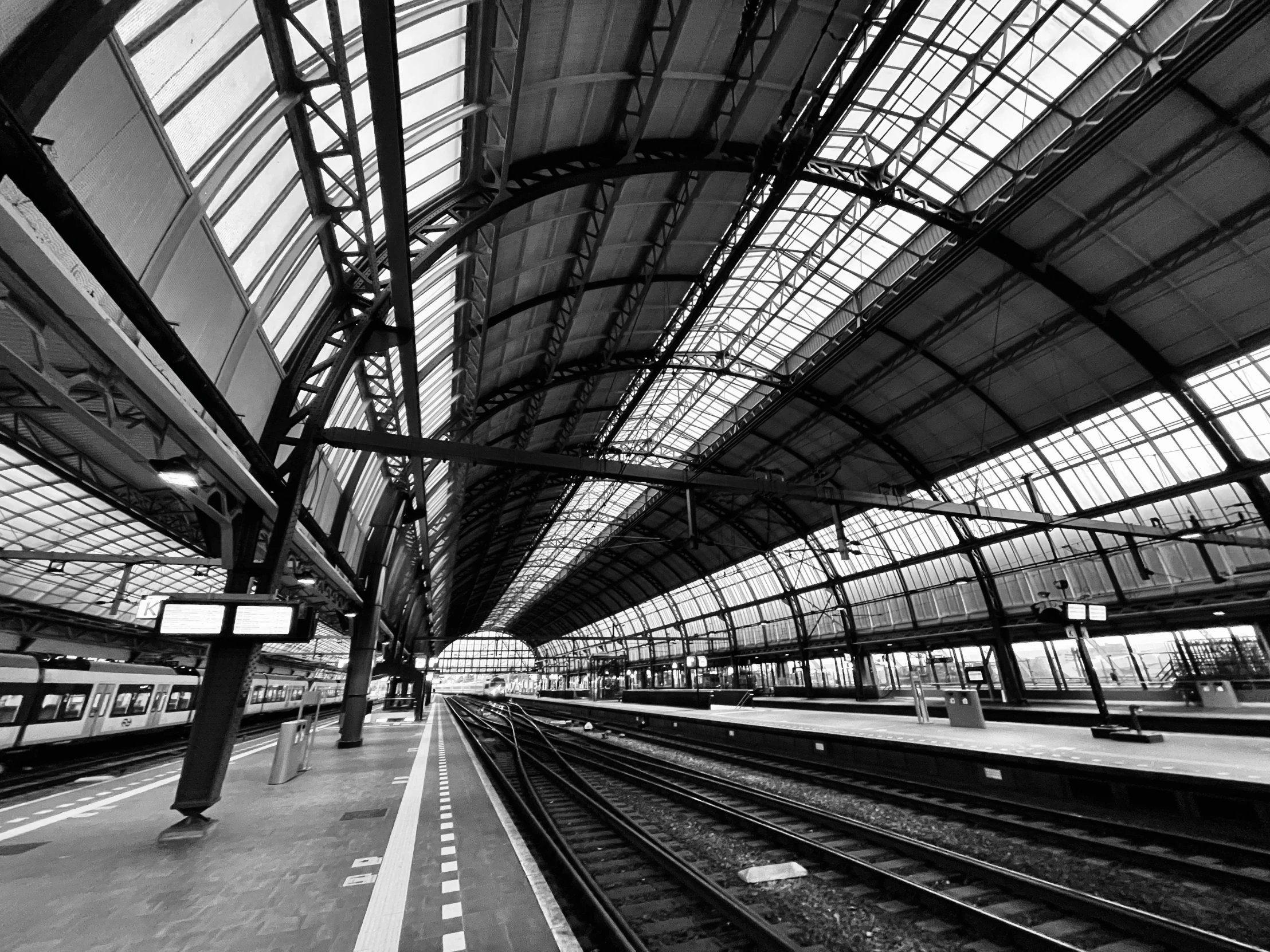 a very large long train station with lots of windows