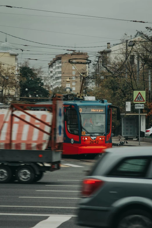 a busy street with traffic passing by cars