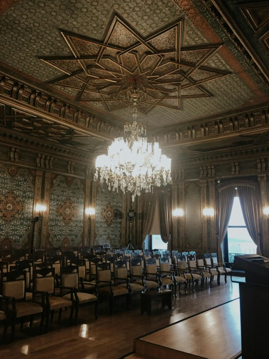 a room filled with many chairs and chandeliers