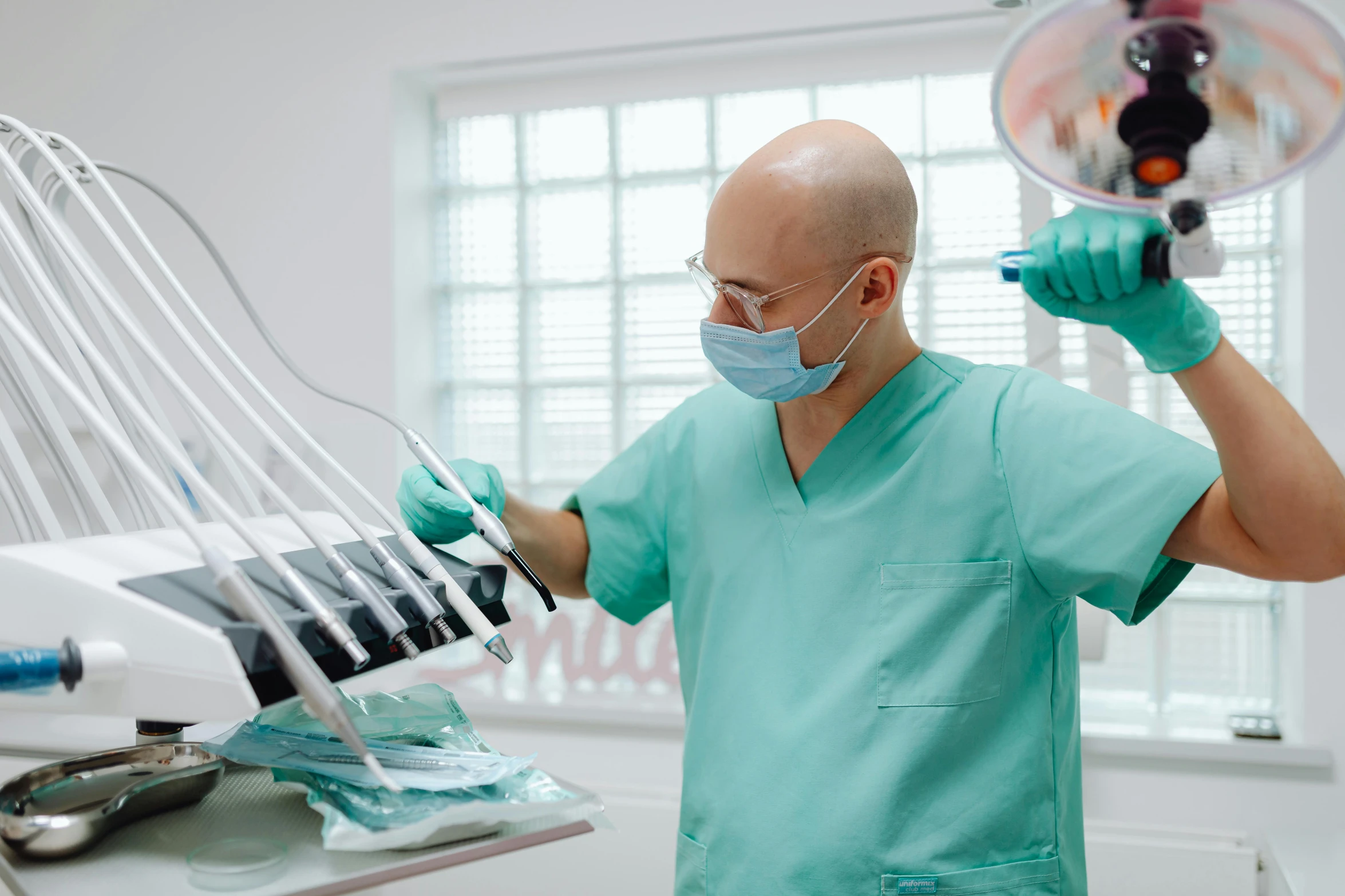 a man wearing a surgical mask in a dentist's office, by Adam Marczyński, pexels contest winner, hurufiyya, uniform teeth, profile image, colourised, tiffany dover