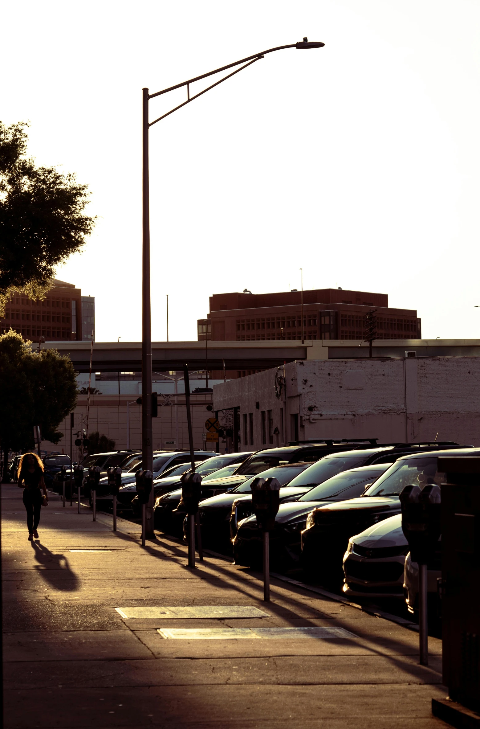 the sun is just setting on the city street