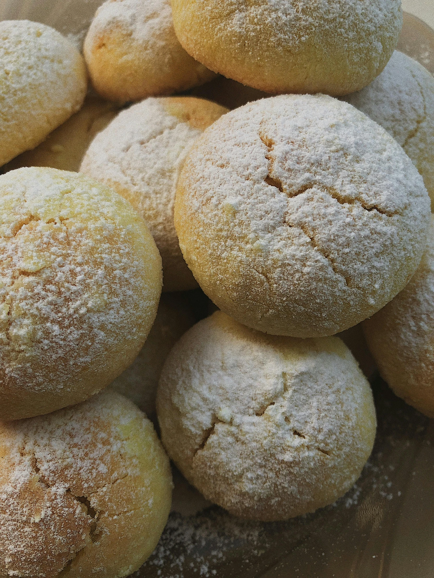 a pile of doughnuts covered in powdered sugar, by Amédée Ozenfant, arabesque, traditional corsican, thumbnail, 2 1 mm, cookies