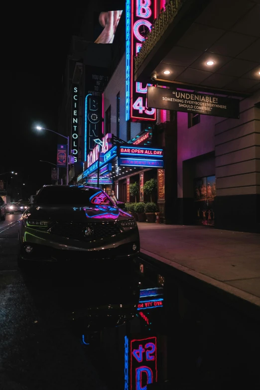 an image of a city street at night