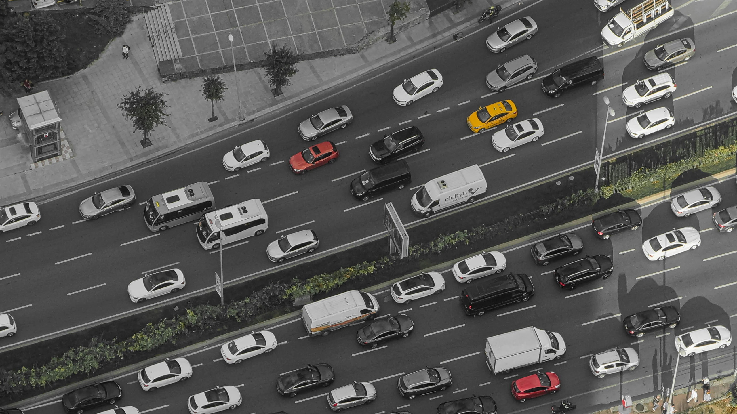 an overhead view of a large highway with many traffic