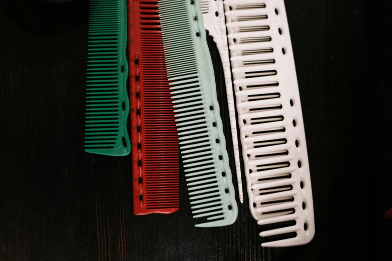 the colors of the combs are shown next to each other