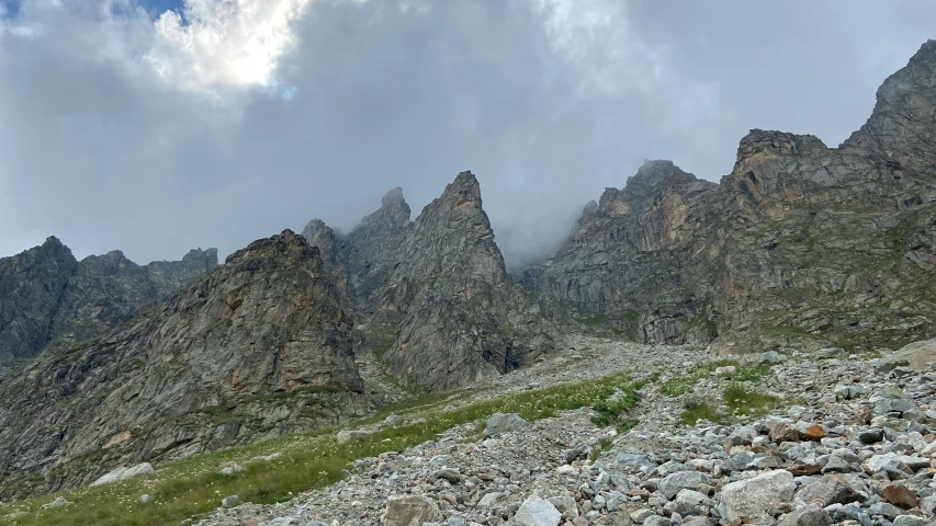 rock and gravel are on the ground near rocks