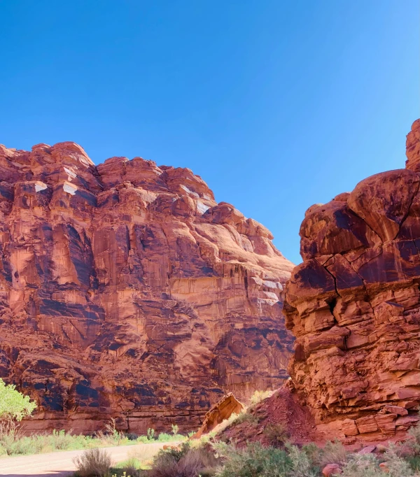 red rocks line the side of the river bank