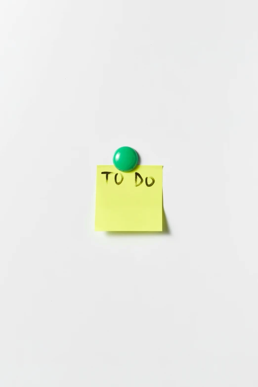 a post - it with the words to do and an apple