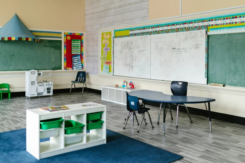 the room is empty of students while a chalk board is on the wall