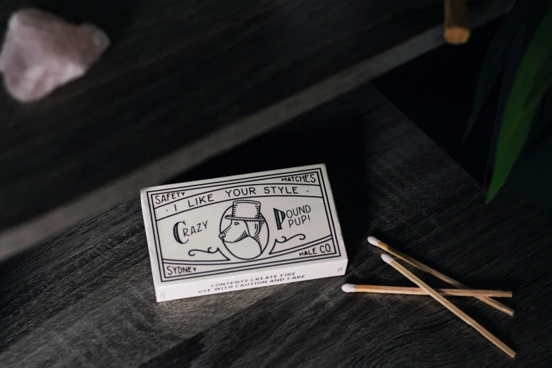 a matchbox and two matches are on a table