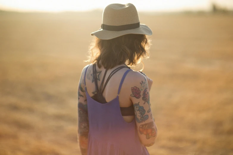 the woman in a dress is walking through the field