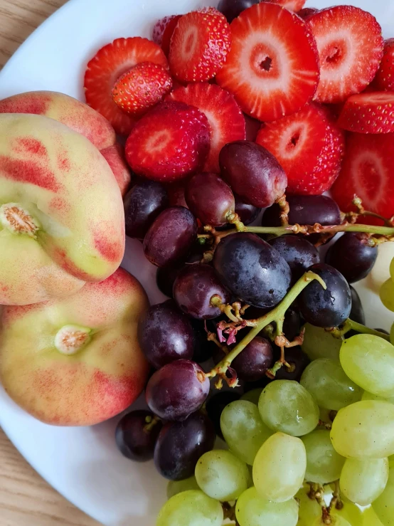 some gs, apples and strawberries on a plate