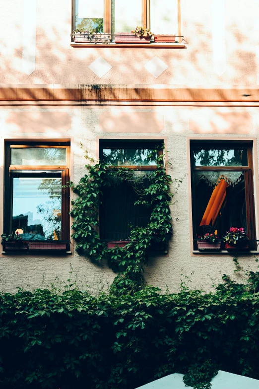 the windows are lined up against the building