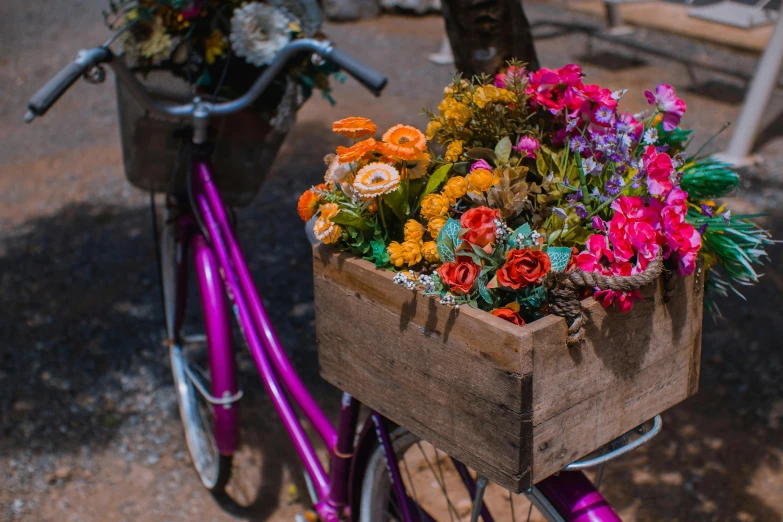 the flowers are displayed inside the basket on the bicycle