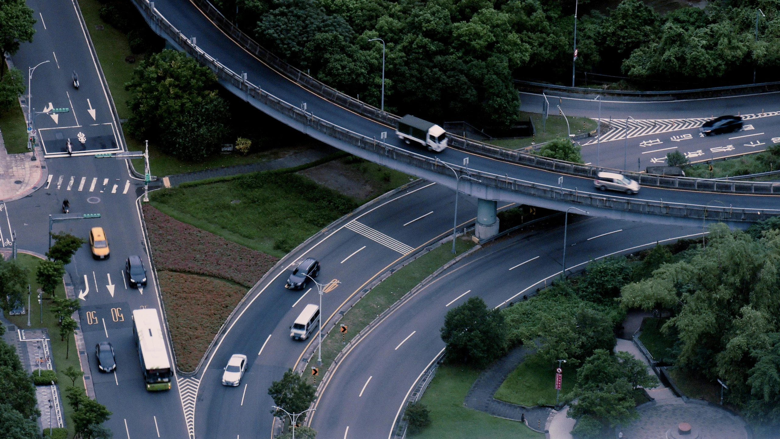 aerial view of multiple lanes and vehicles on roadway