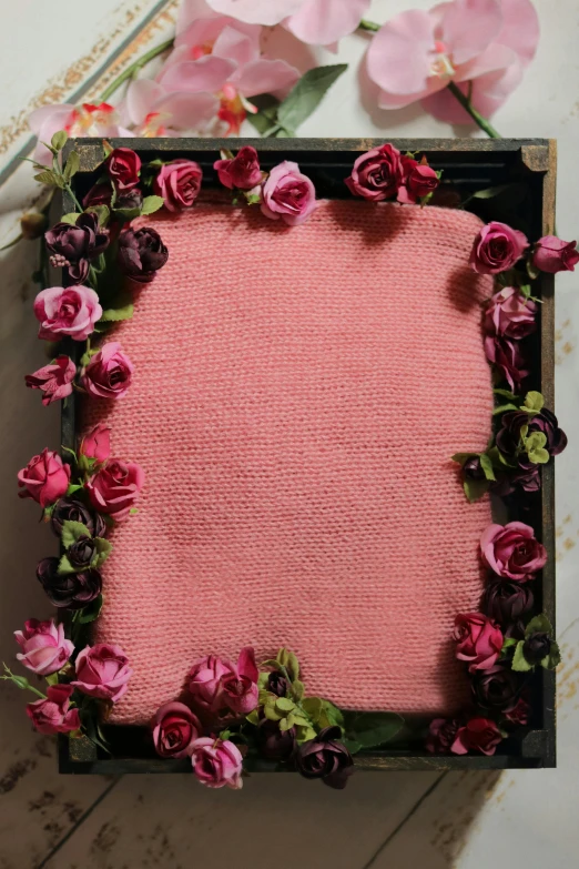 a close up of a square decoration with flowers on the edges