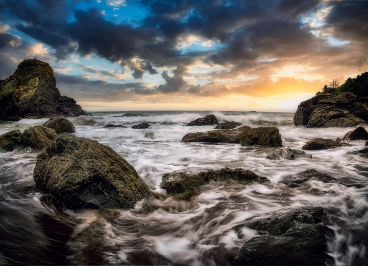 this is a po of a sea and rock shore