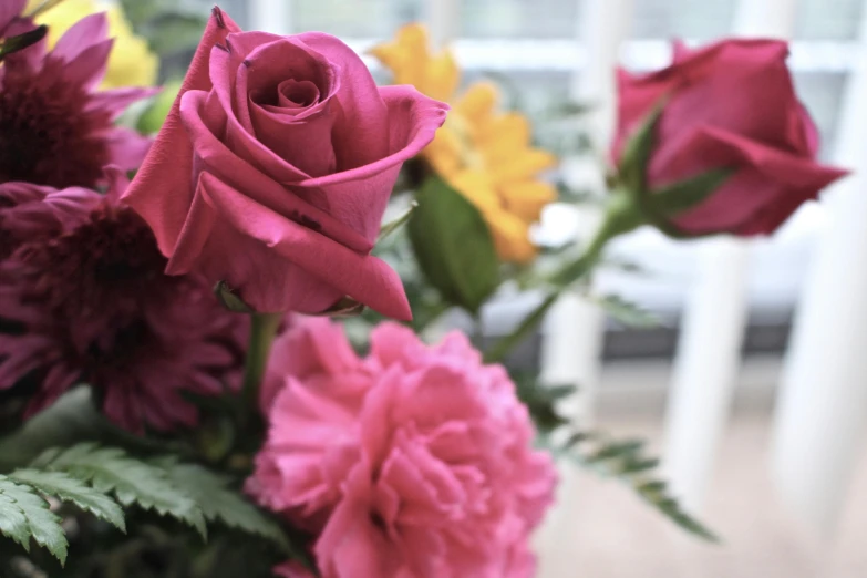 an image of a bouquet of flowers with flowers on the side